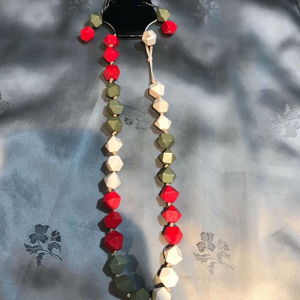 Red khaki cream square bead necklace w earrings